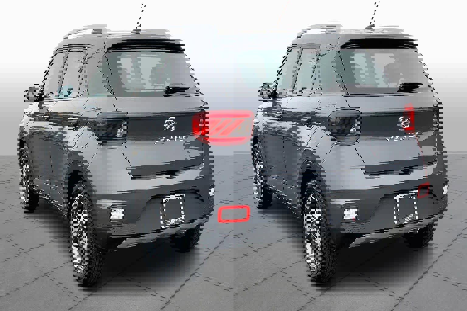 Used 2025 Hyundai Venue SEL image 11