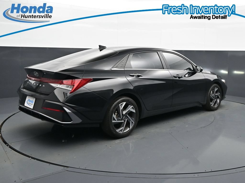 Used 2024 Hyundai Elantra SEL w/ Convenience Package FWD image 10