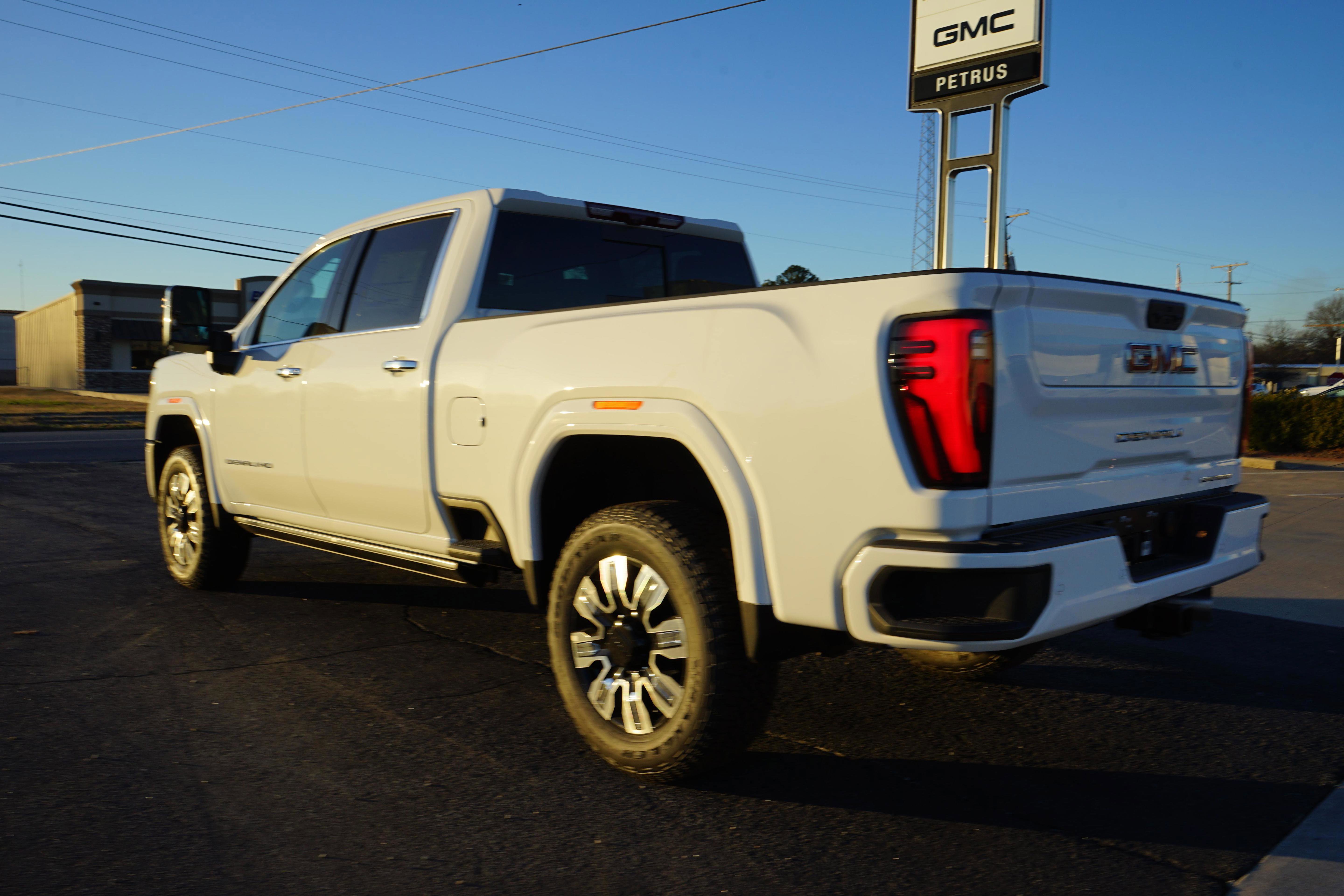 New 2026 GMC Sierra 2500 Denali w/ Technology Package image 3