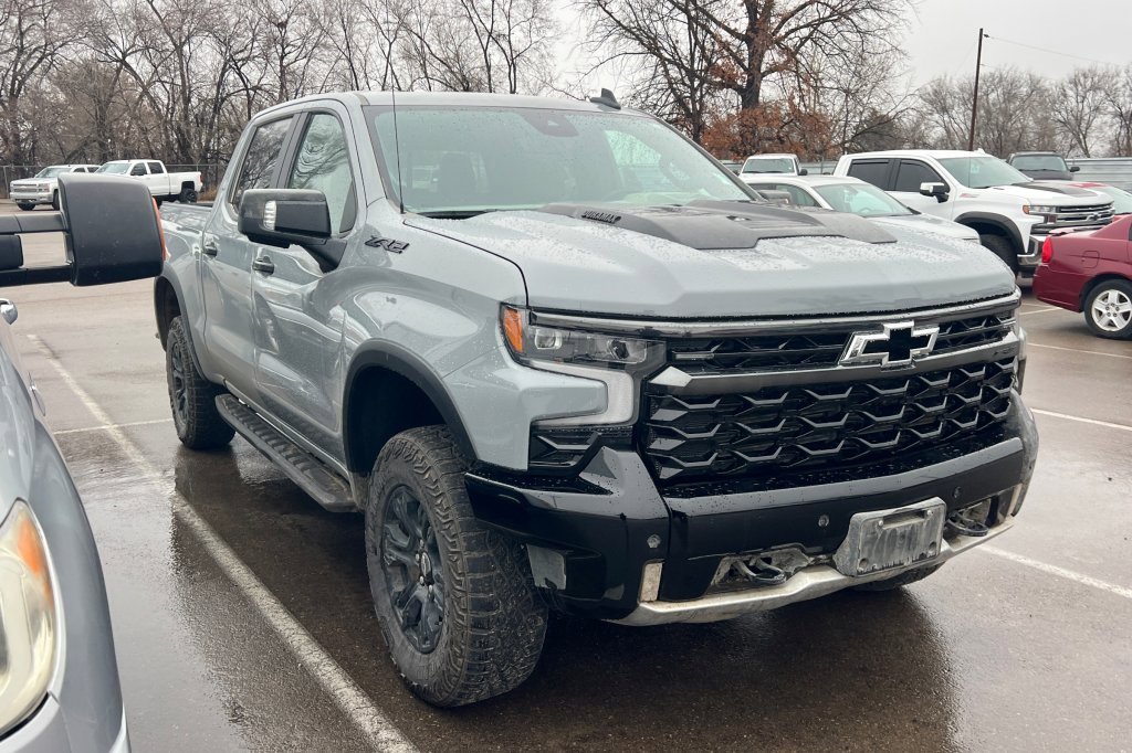 Used 2025 Chevrolet Silverado 1500 ZR2 w/ Technology Package image 2