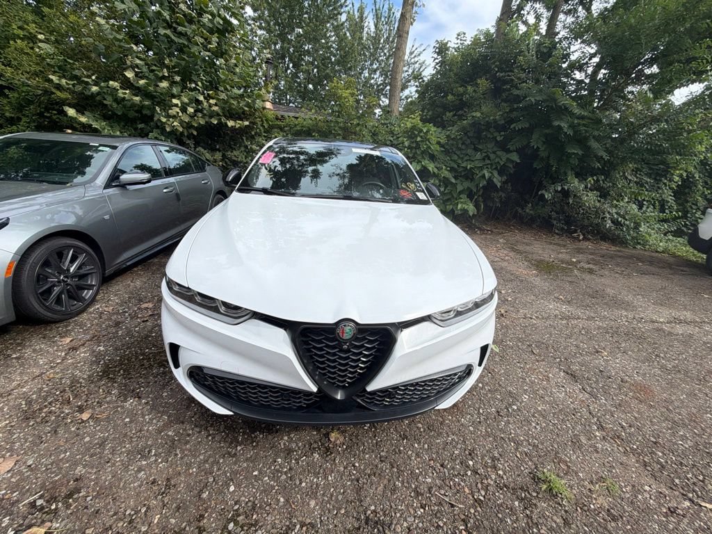 Used 2024 Alfa Romeo Tonale Veloce AWD/4WD image 2