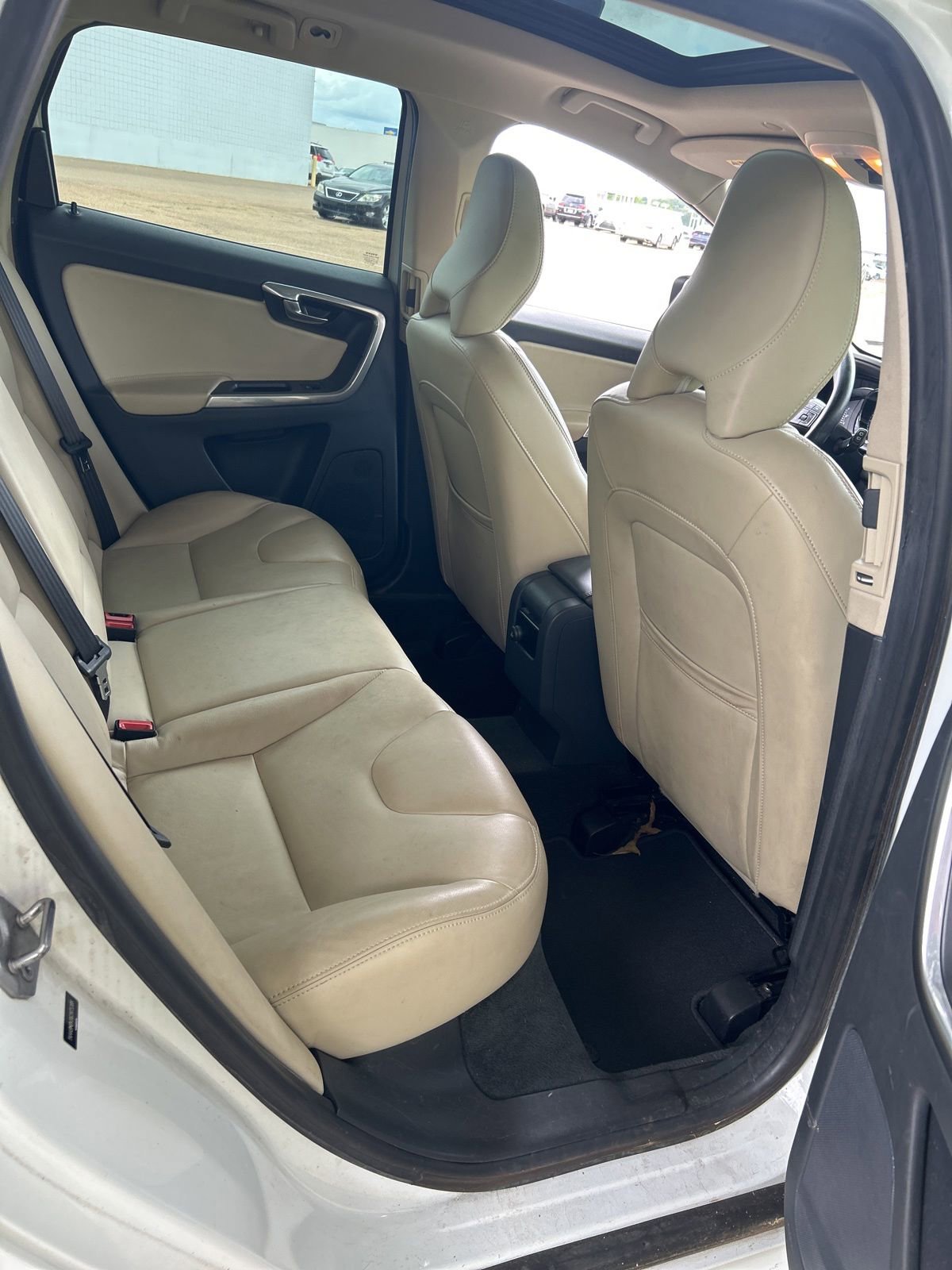 Used 2016 Volvo XC60 T6 w/ Proximity Package FWD image 21
