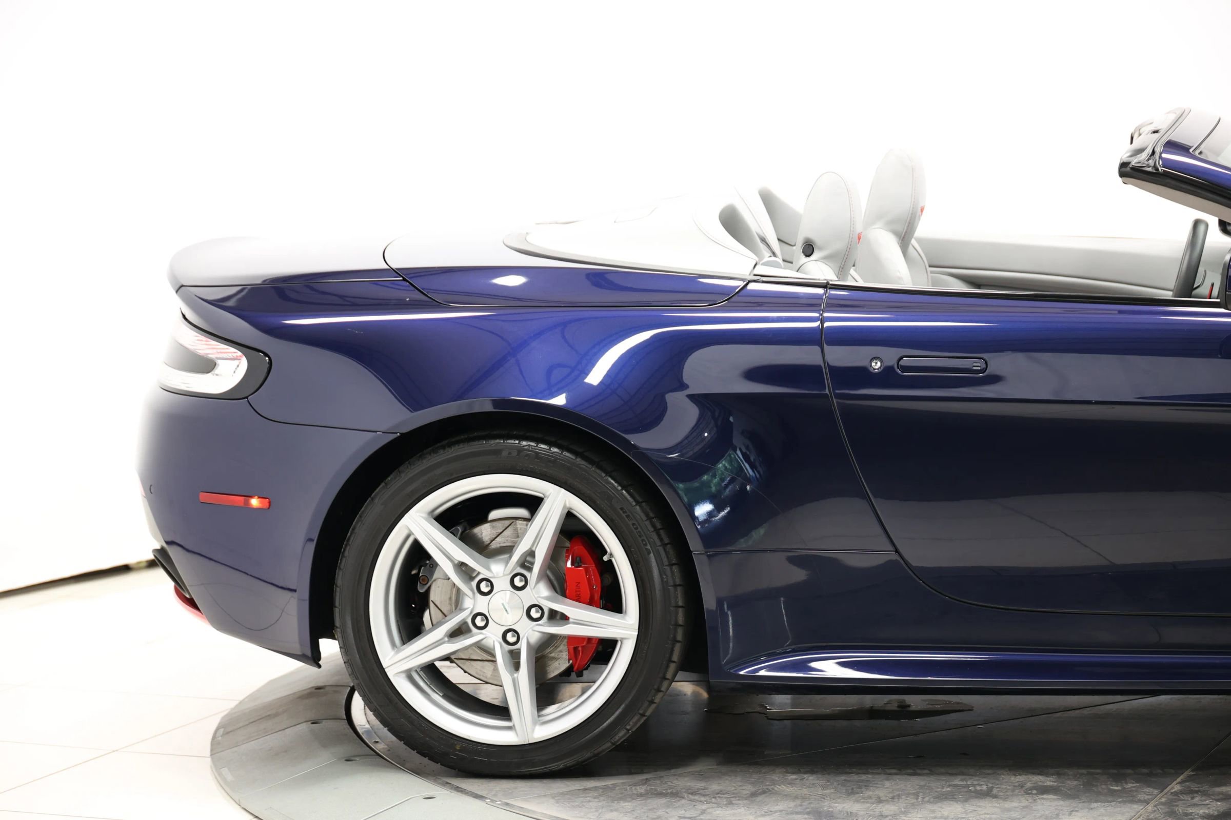 Used 2016 Aston Martin V8 Vantage GT RWD image 55