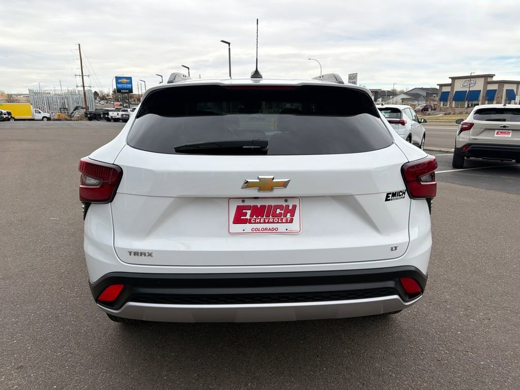 Used 2024 Chevrolet Trax LT w/ Sunroof Package image 4
