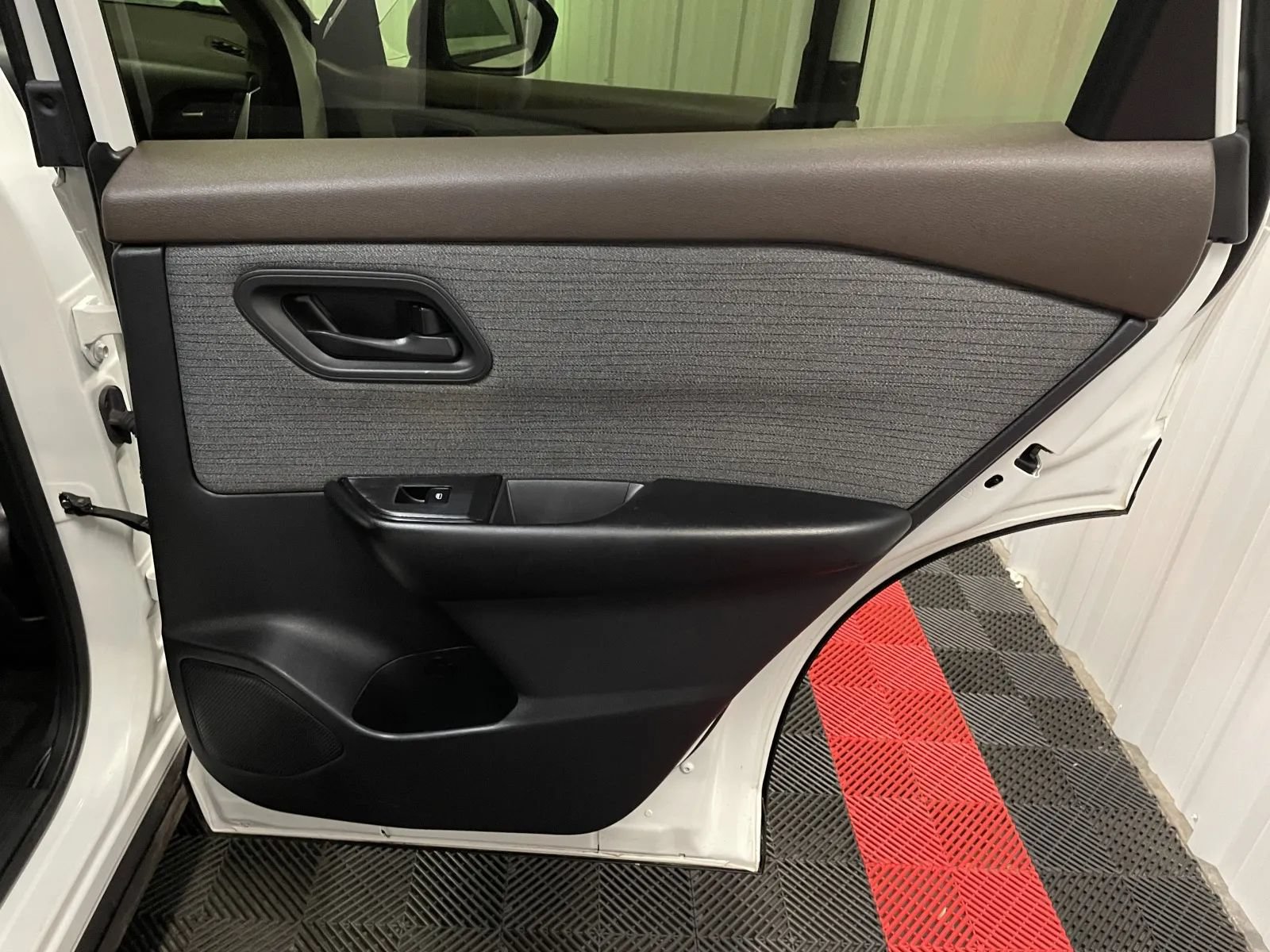 Used 2023 Nissan Rogue S FWD image 37