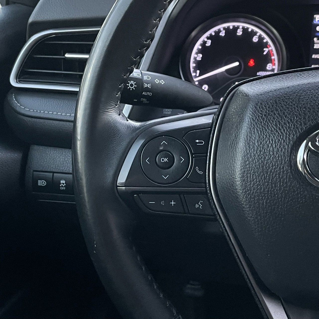 Used 2024 Toyota Camry SE image 14