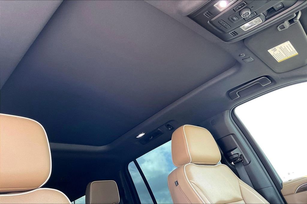 Used 2021 Chevrolet Suburban Premier w/ Premium Package AWD/4WD image 28