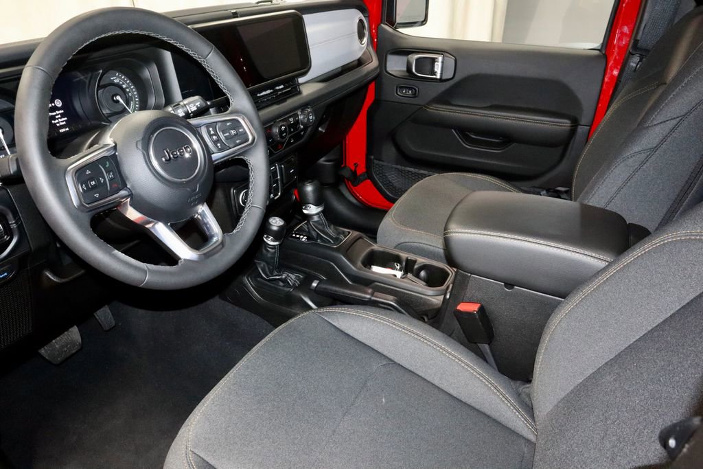 Used 2025 Jeep Wrangler Unlimited Sahara image 22