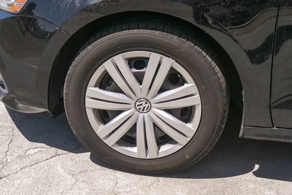 Used 2017 Volkswagen Jetta S w/ Jetta S Cold Weather Package FWD image 5