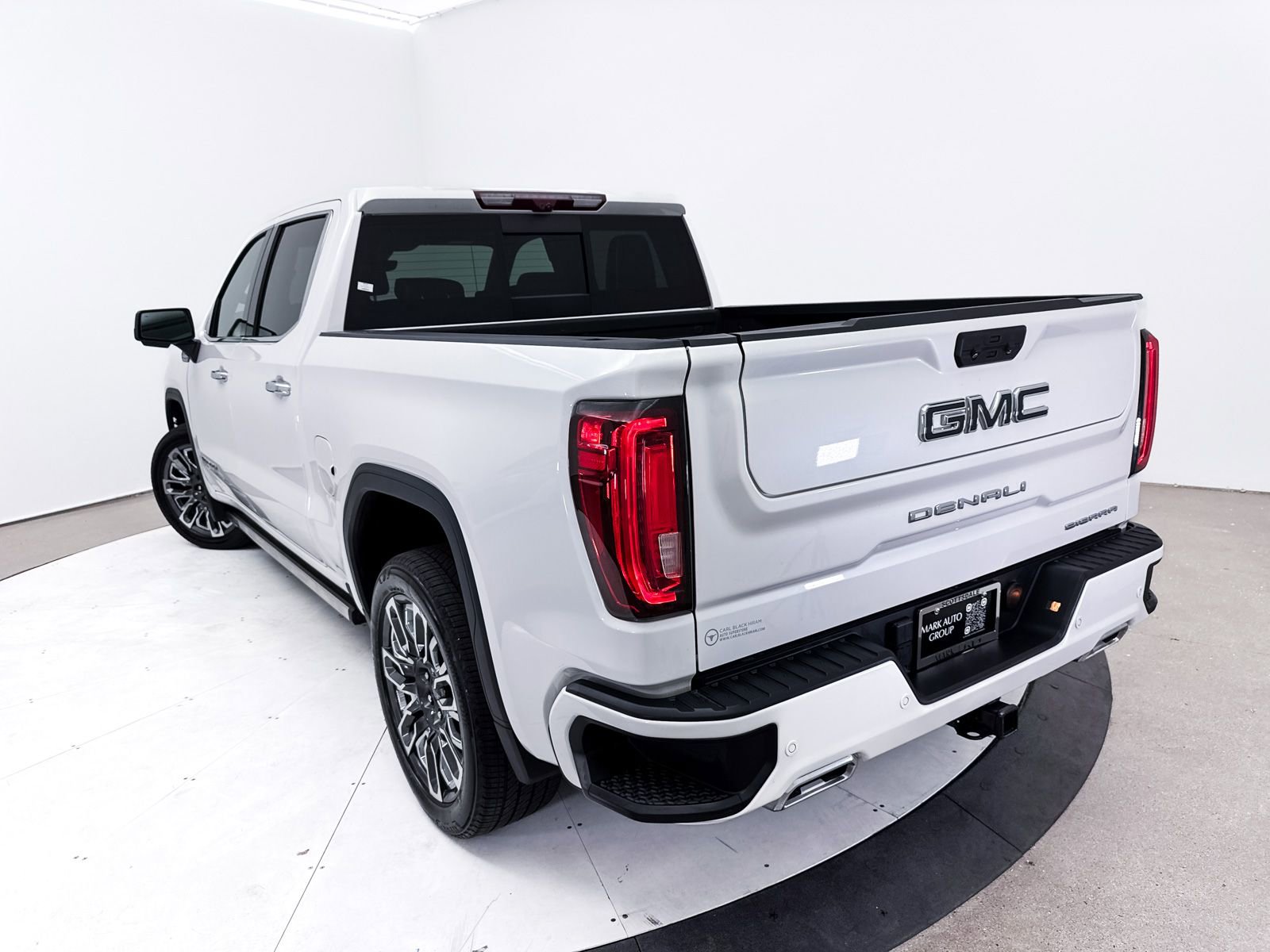 Used 2023 GMC Sierra 1500 Denali Ultimate AWD/4WD image 9