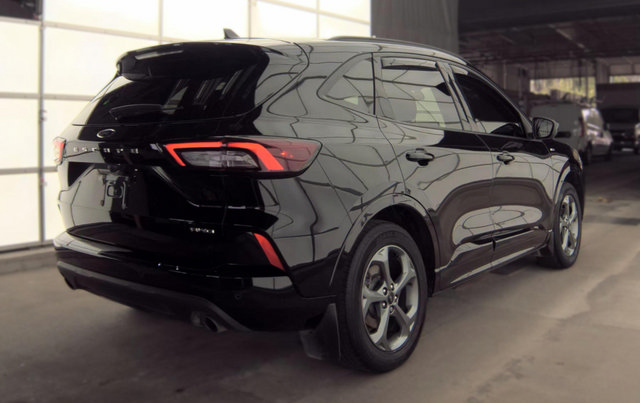 Used 2023 Ford Escape ST-Line Select w/ Tech Pack #2 AWD/4WD image 4