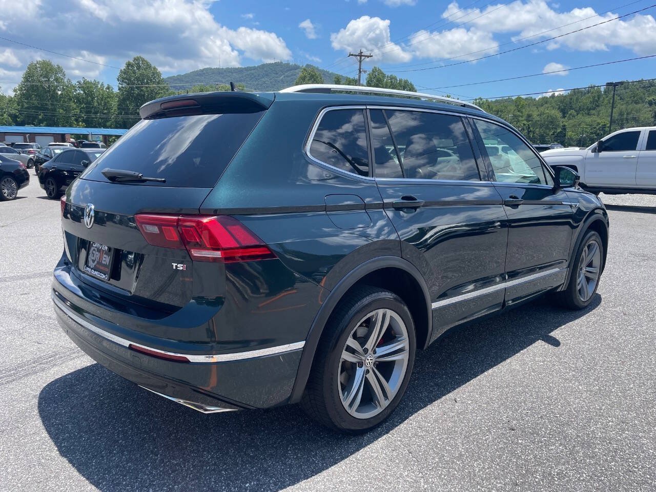 Used 2018 Volkswagen Tiguan SEL w/ R-Line Package FWD image 8
