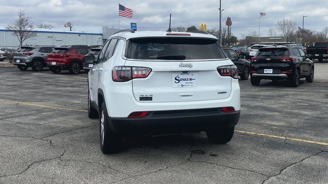 Used 2023 Jeep Compass Latitude w/ Convenience Group AWD/4WD image 7