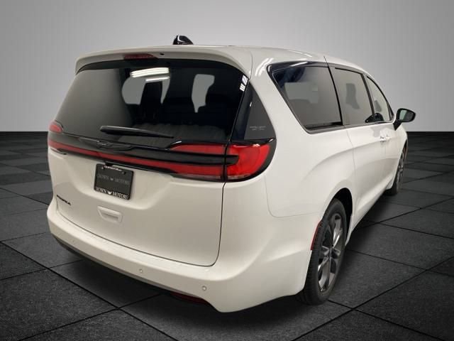 New 2026 Chrysler Pacifica Select image 6