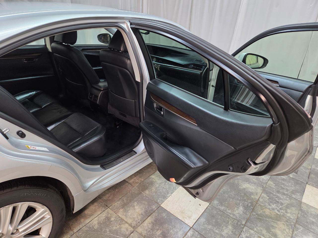 Used 2013 Lexus ES 350 Sedan w/ Luxury Pkg image 12