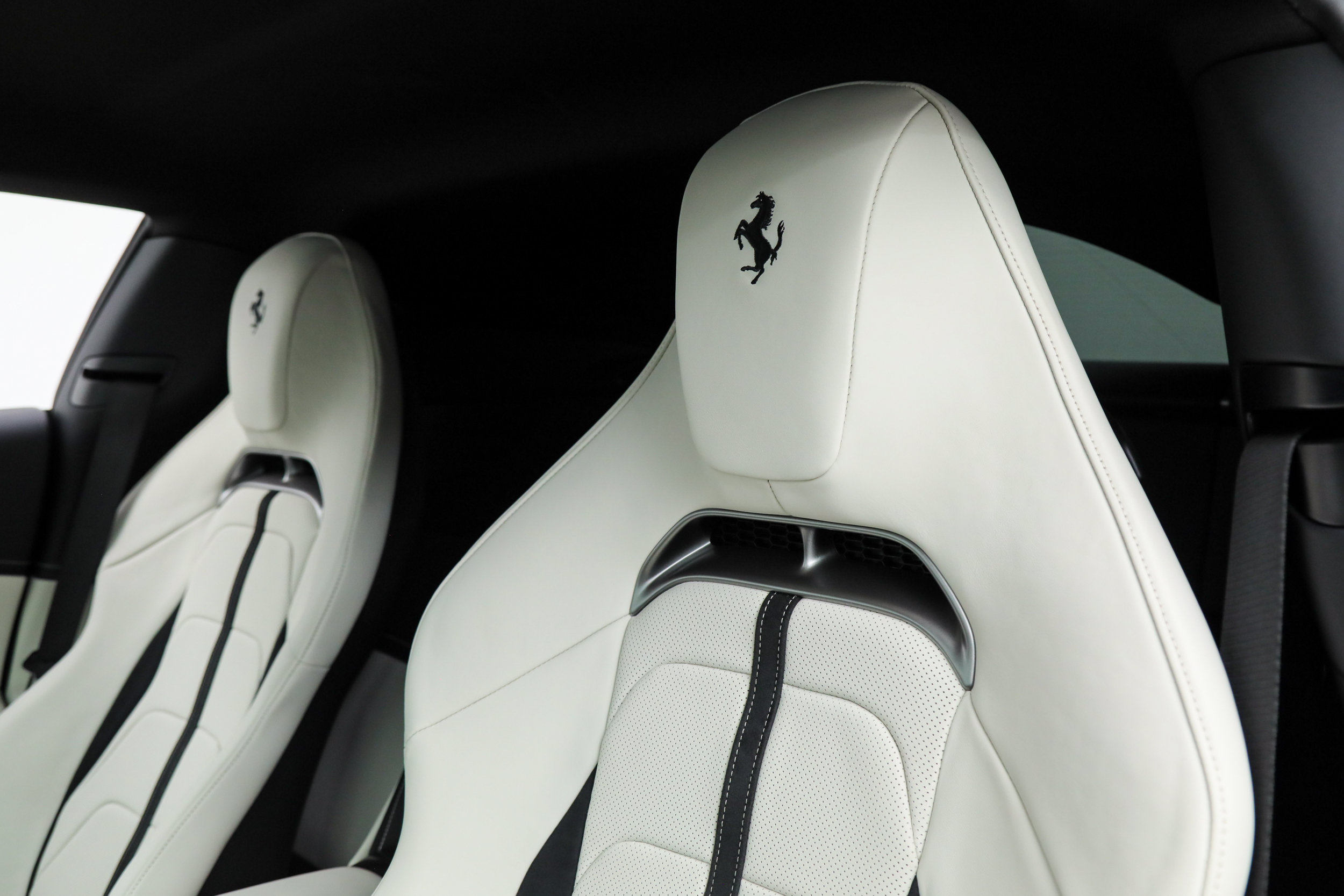 Certified 2025 Ferrari 12Cilindri RWD image 34