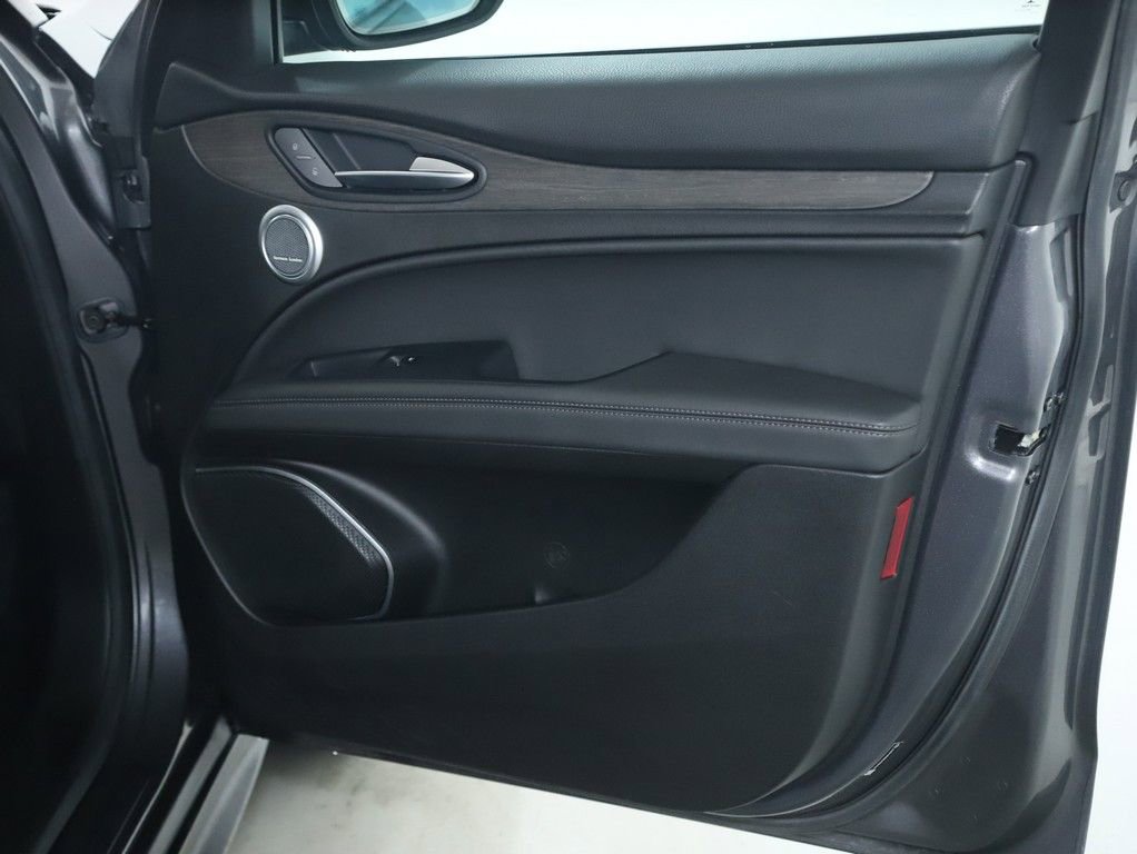 Used 2018 Alfa Romeo Stelvio Ti Sport image 34