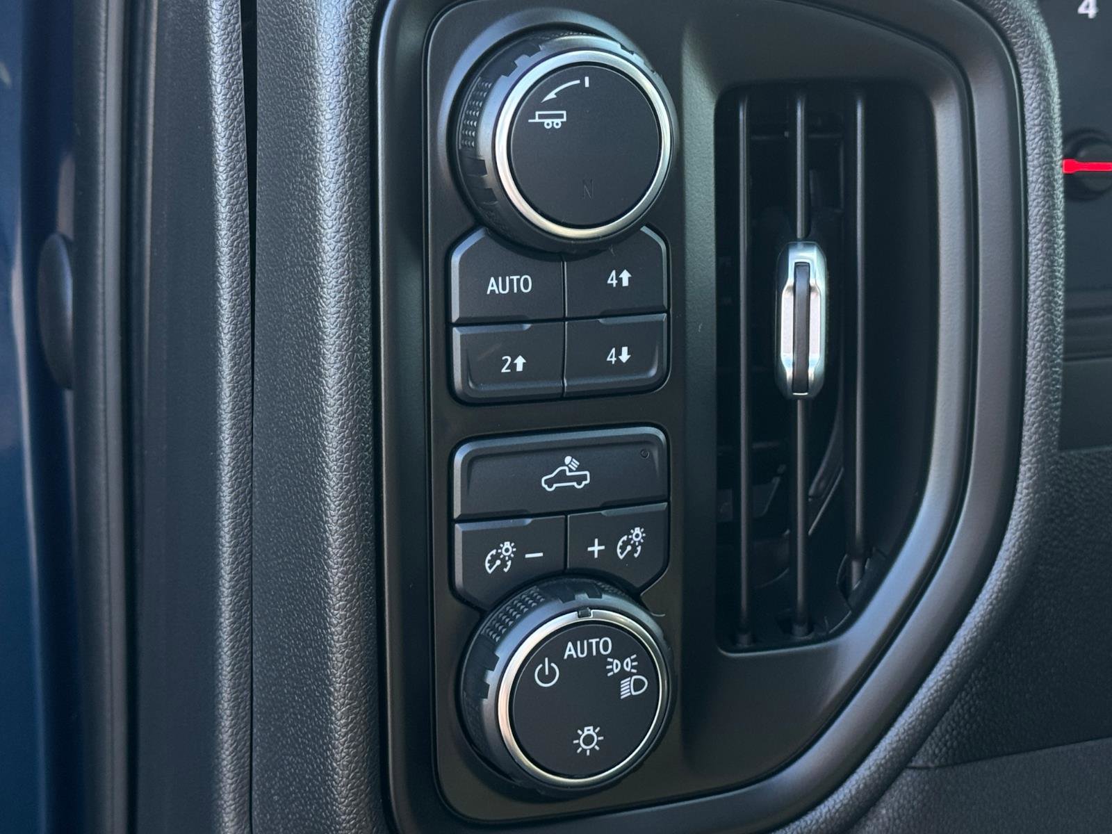 Used 2021 Chevrolet Silverado 1500 Custom Trail Boss image 13