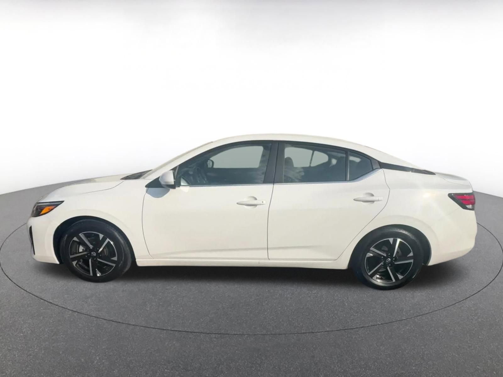 Used 2025 Nissan Sentra SV FWD image 9