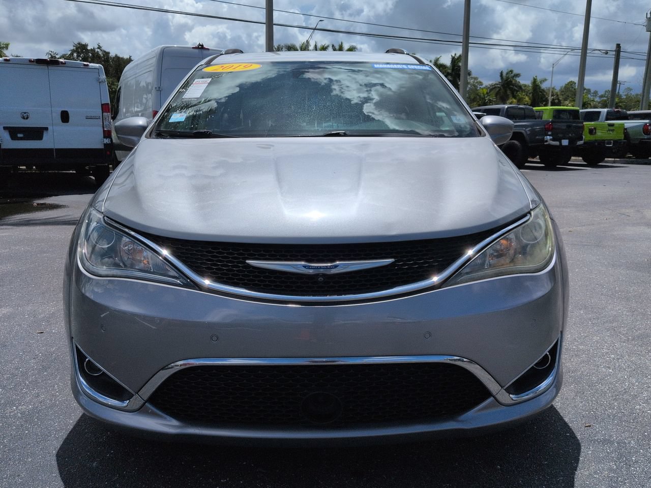 Used 2019 Chrysler Pacifica Touring-L Plus w/ Advanced Safetytec Group FWD image 3