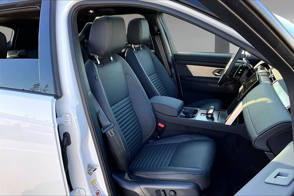 New 2026 Land Rover Discovery Sport Landmark AWD/4WD image 11