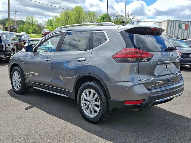 Used 2018 Nissan Rogue SV w/ Sun & Sound Touring Package image 4