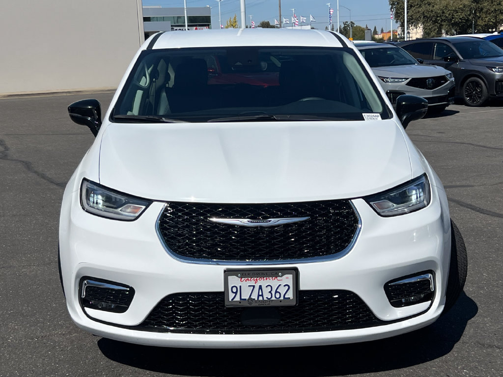 Used 2024 Chrysler Pacifica Limited FWD image 3