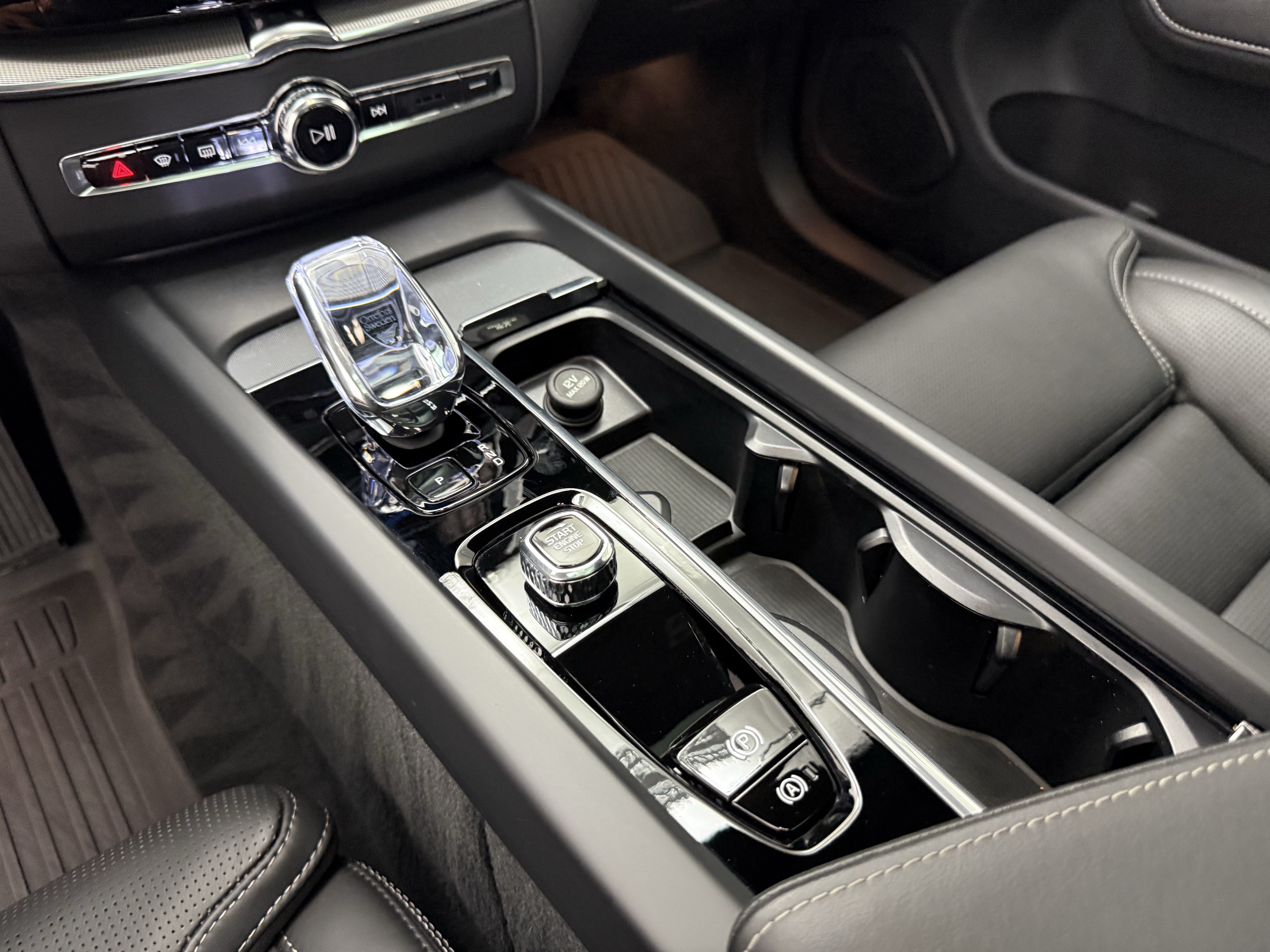 Certified 2024 Volvo XC60 B5 Ultimate AWD/4WD image 21