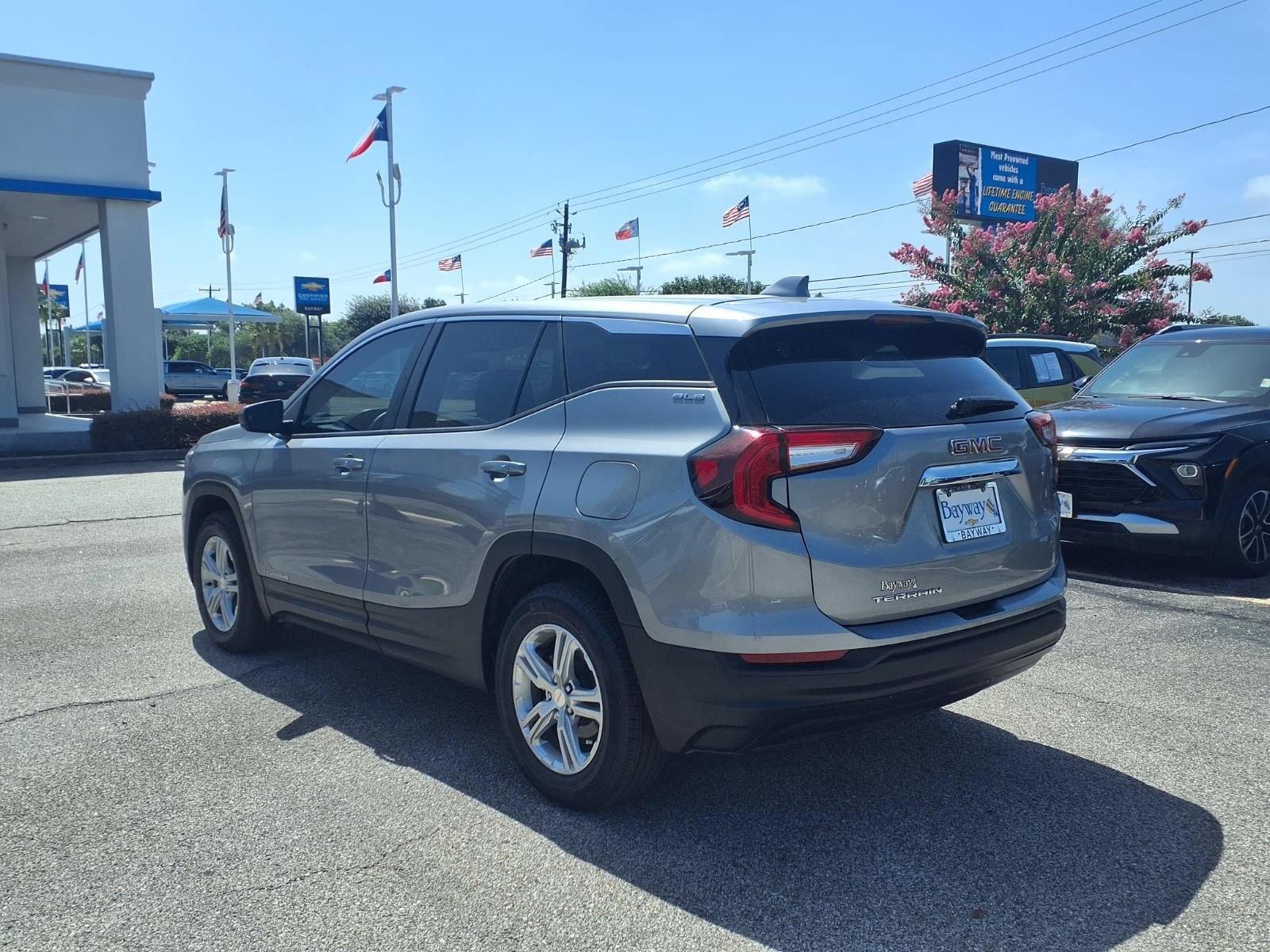Used 2024 GMC Terrain SLE FWD image 23