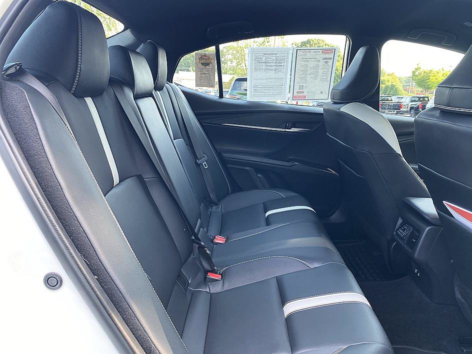 Used 2025 Toyota Camry SE FWD image 25
