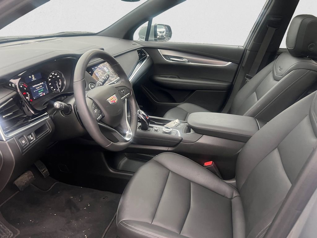 New 2025 Cadillac XT6 Luxury image 5