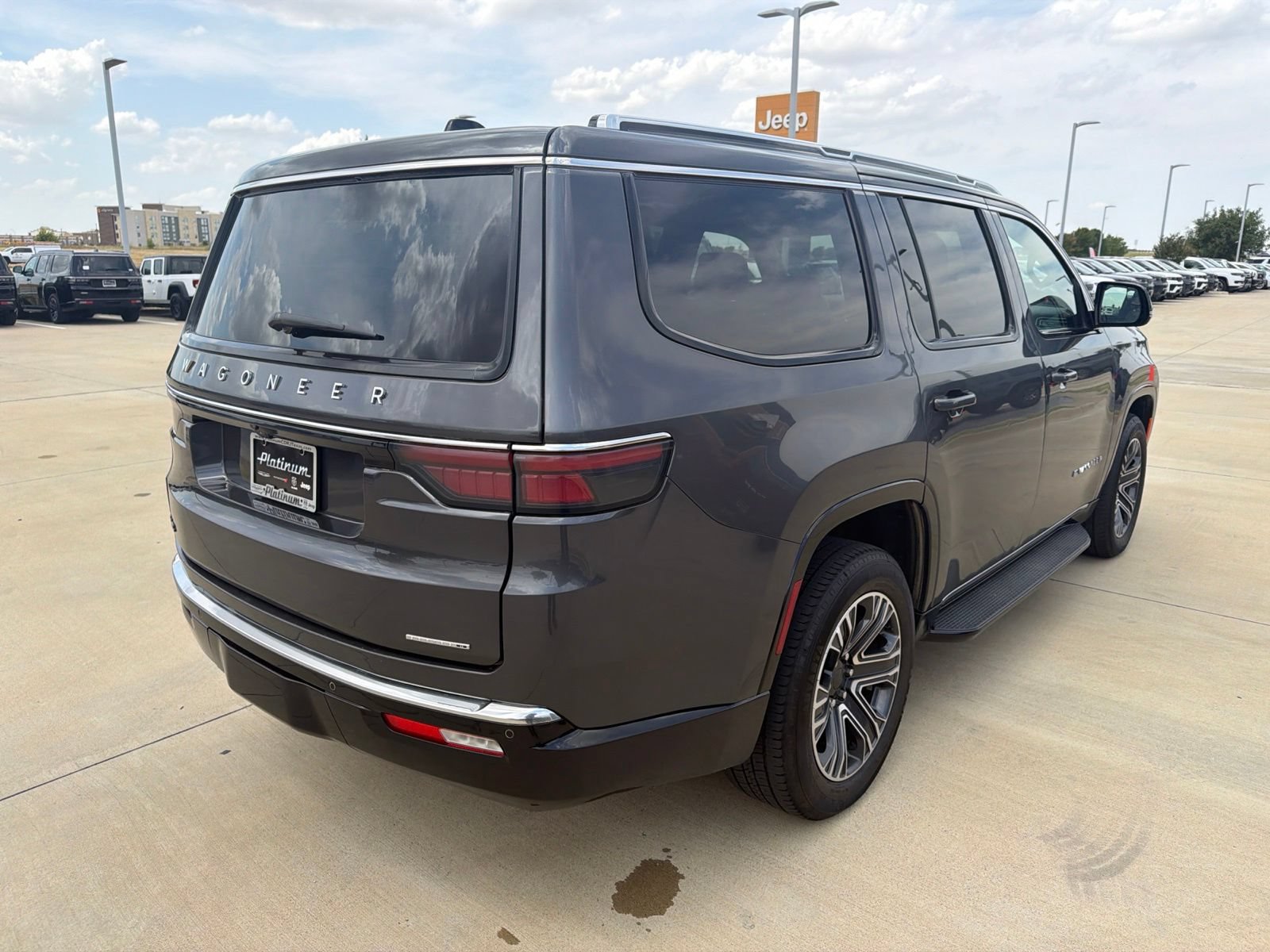 Used 2024 Jeep Wagoneer Series II AWD/4WD image 6
