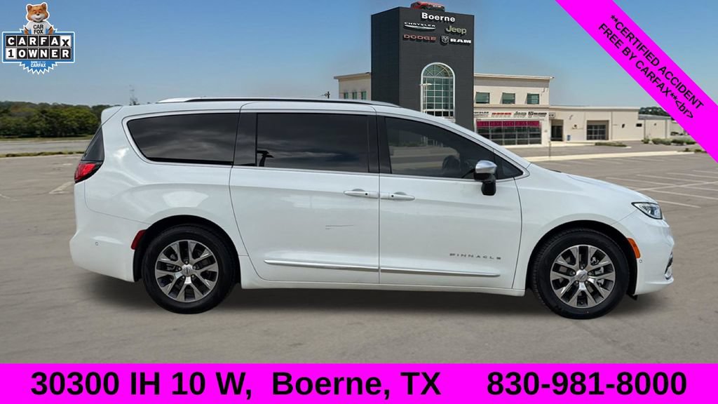 Used 2025 Chrysler Pacifica Pinnacle FWD image 2