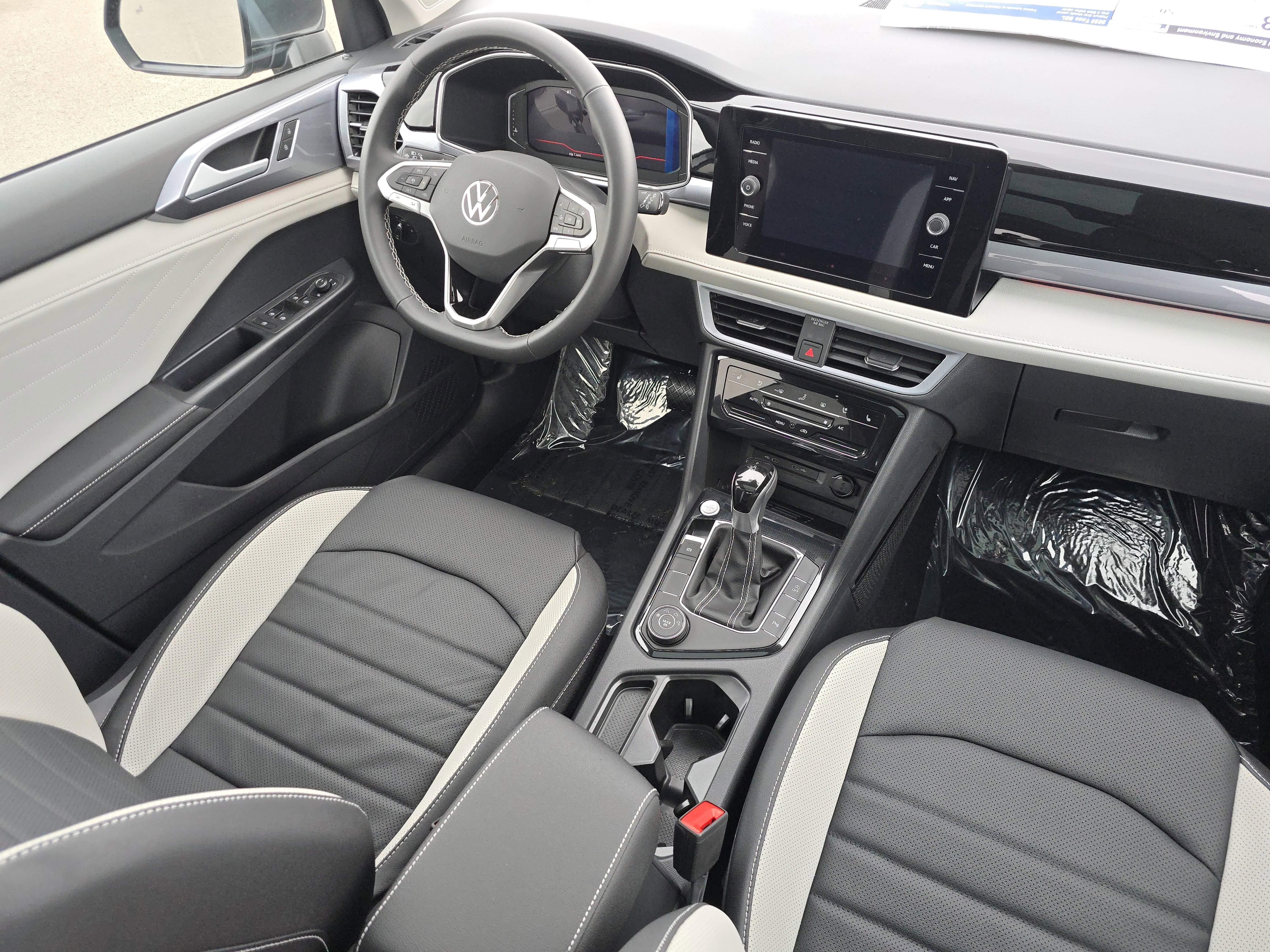 New 2025 Volkswagen Taos SEL image 22