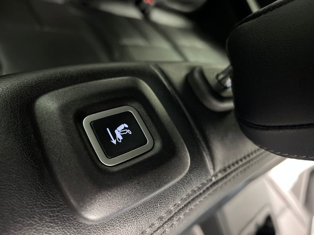 Used 2024 Jeep Wagoneer L Series II w/ Flexible Seating Group image 21