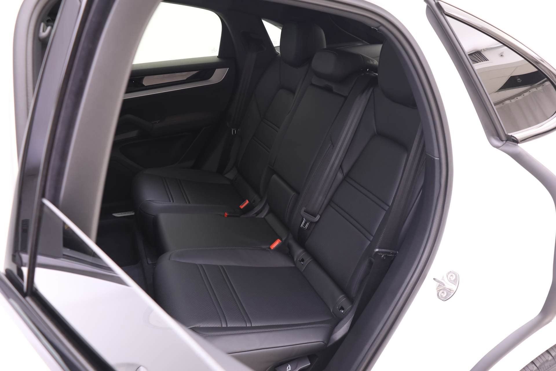 Used 2024 Porsche Cayenne Coupe image 14