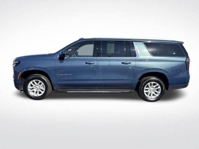 Used 2025 Chevrolet Suburban LT AWD/4WD image 4