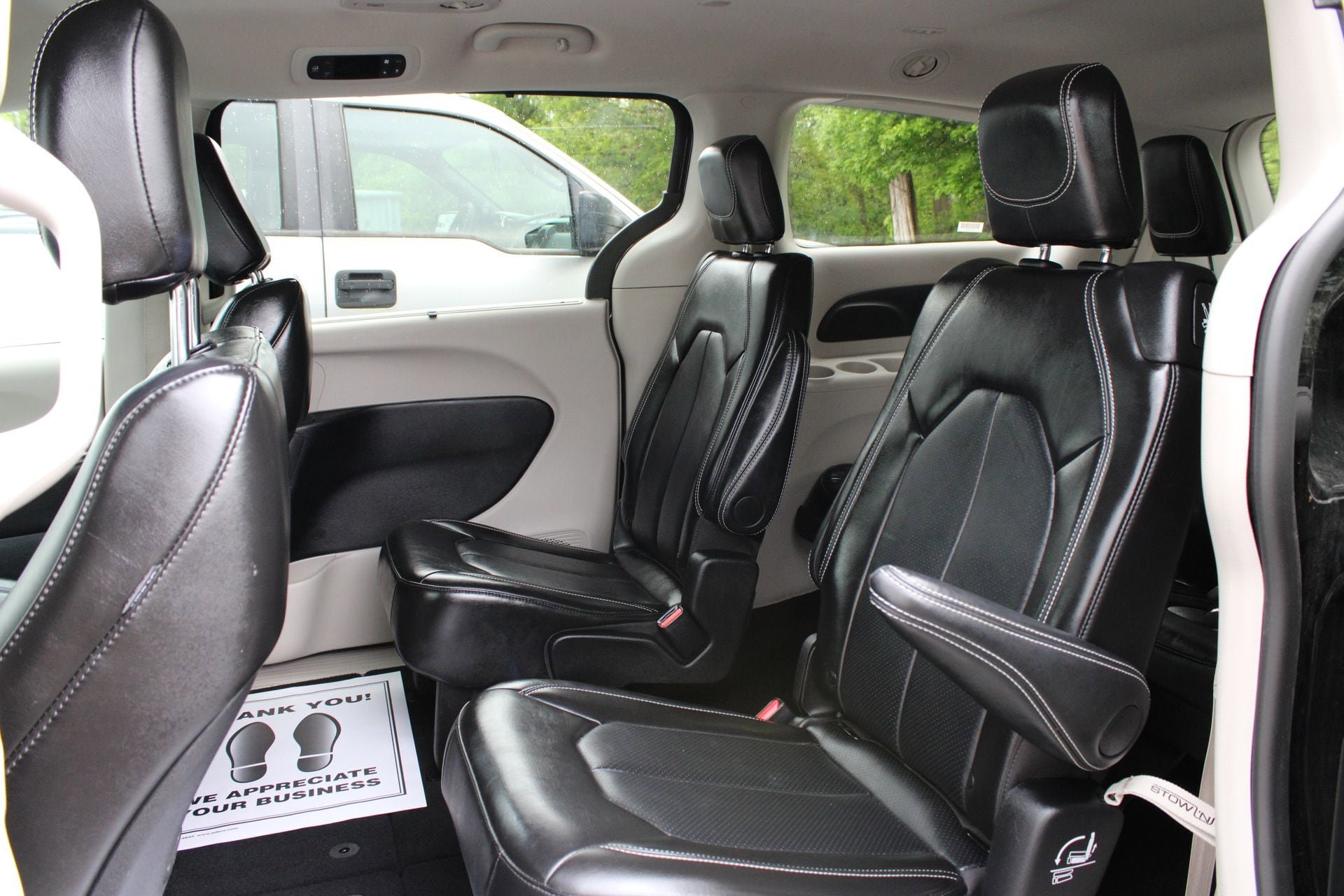 Used 2024 Chrysler Pacifica Touring-L FWD image 17