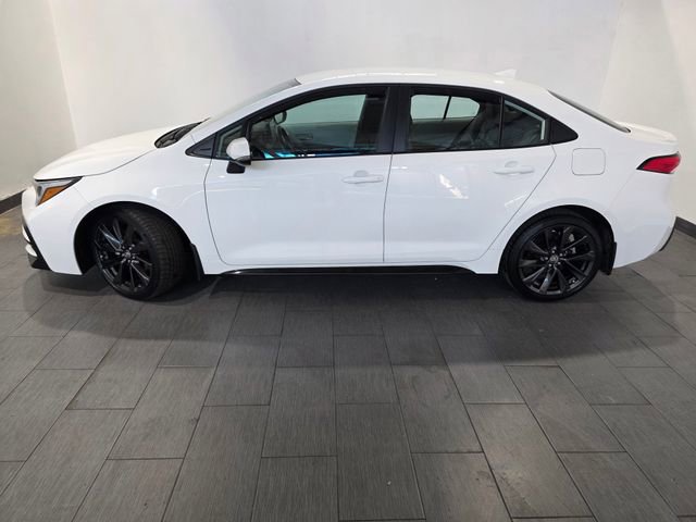 Used 2023 Toyota Corolla SE w/ Carpet Mat Package (TMS) image 2