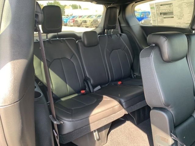 New 2026 Chrysler Pacifica Select image 27