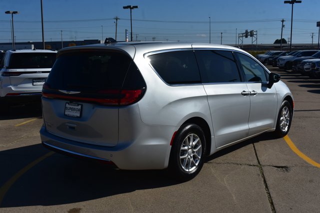 New 2026 Chrysler Pacifica Select image 5