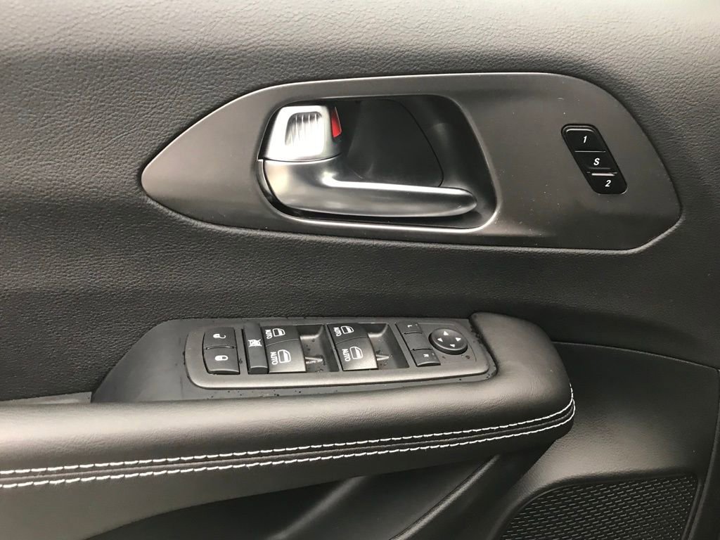 New 2026 Chrysler Pacifica Select w/ S Appearance Package image 10