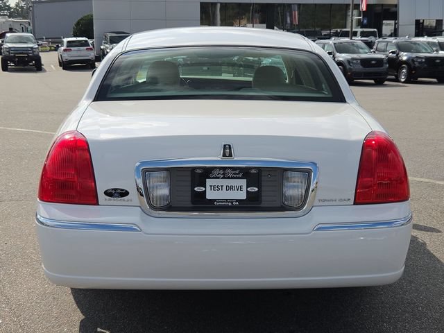 Used 2008 Lincoln Town Car Signature Limited RWD image 4