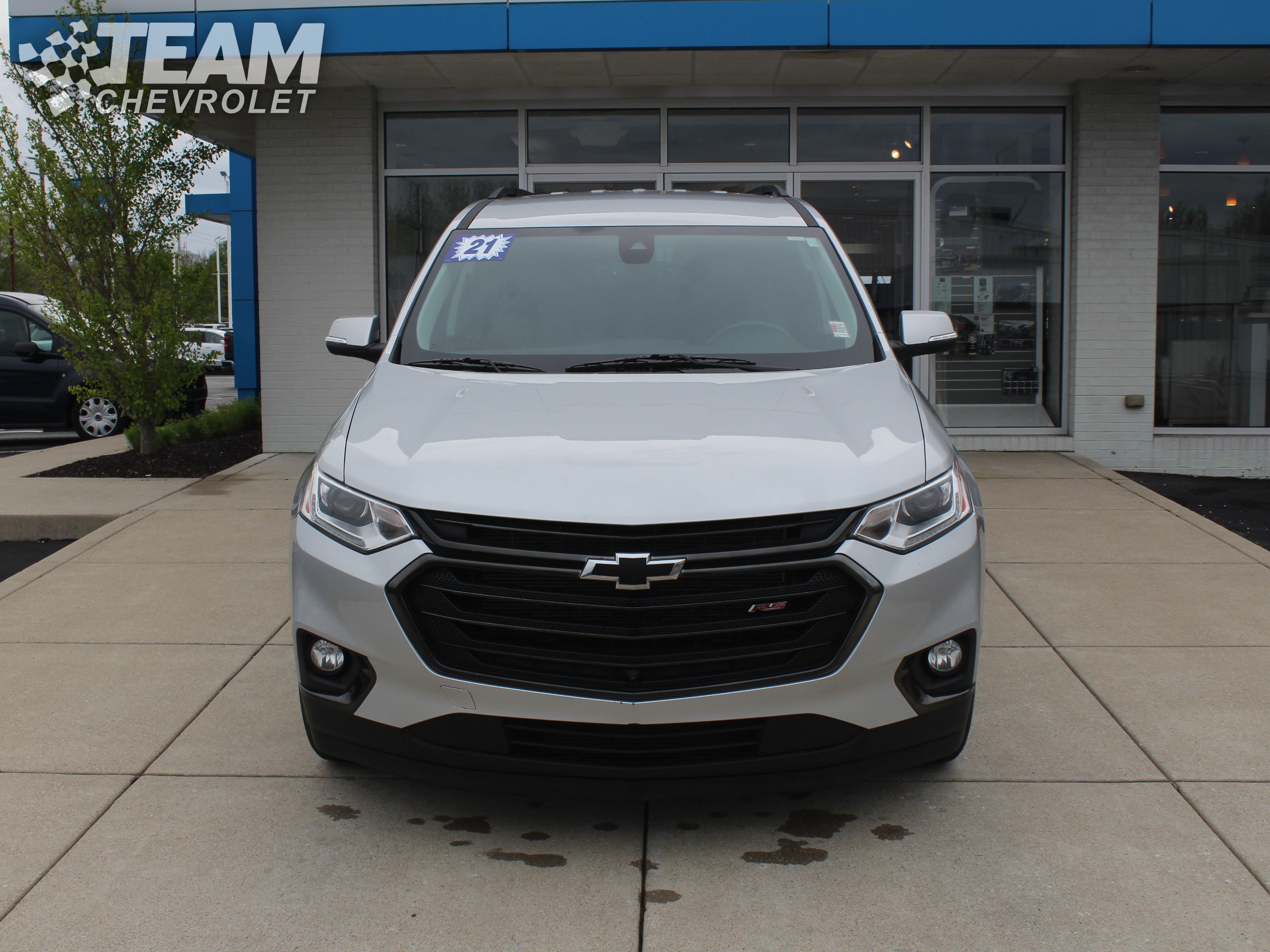 Used 2021 Chevrolet Traverse RS FWD image 9
