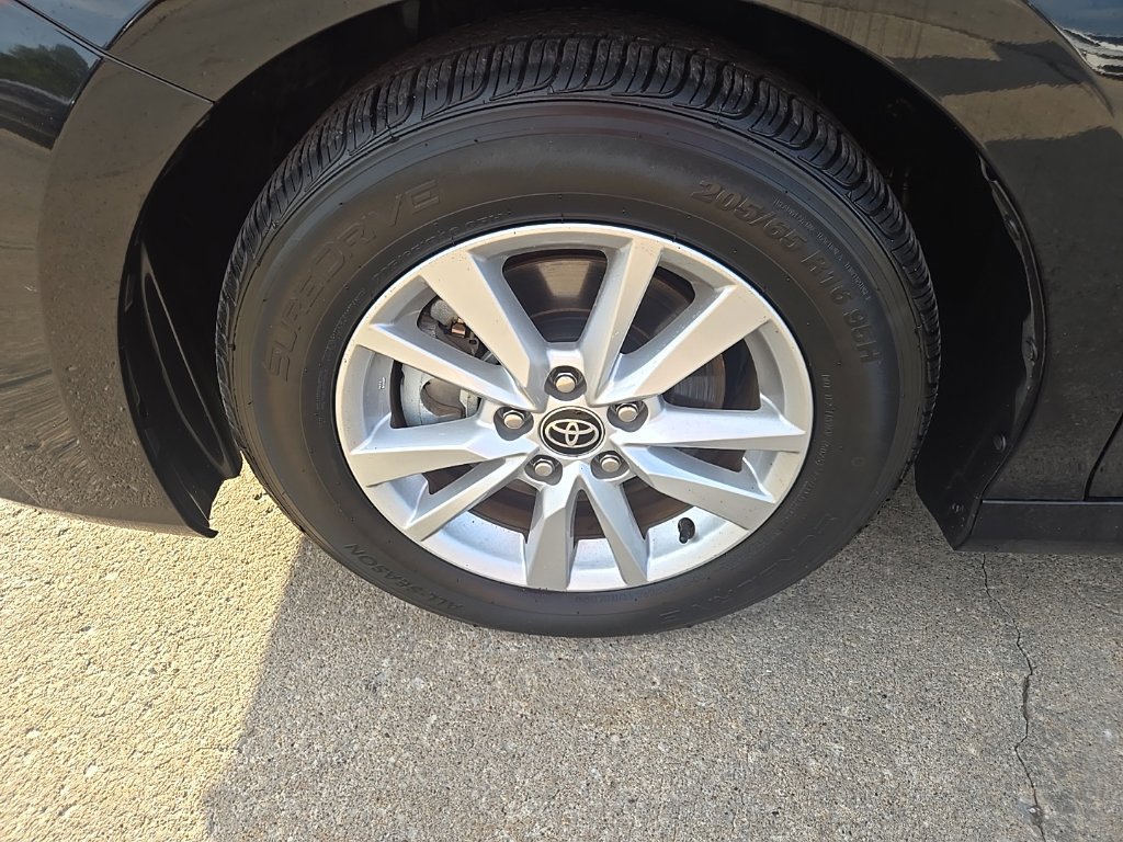 Used 2025 Toyota Camry LE FWD image 35