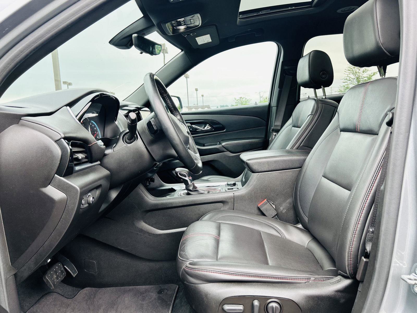 Used 2023 Chevrolet Traverse RS image 24