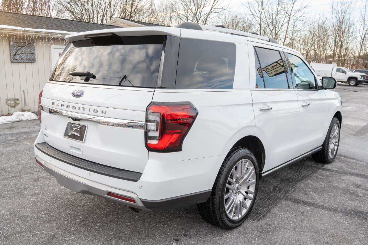 Used 2024 Ford Expedition Limited image 11