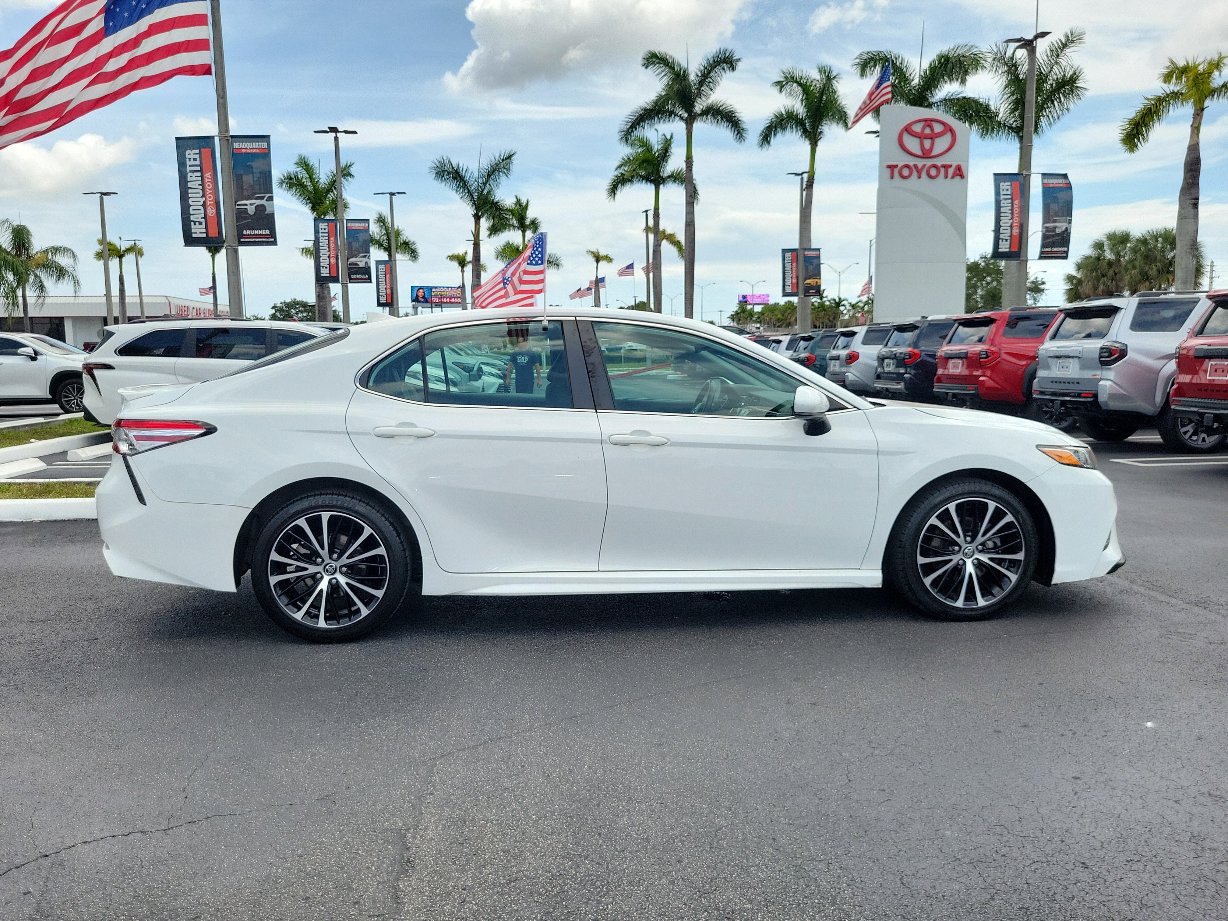 Used 2020 Toyota Camry SE FWD image 13