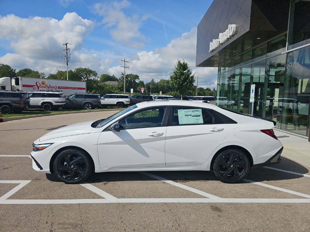 New 2026 Hyundai Elantra SEL Sport FWD image 2