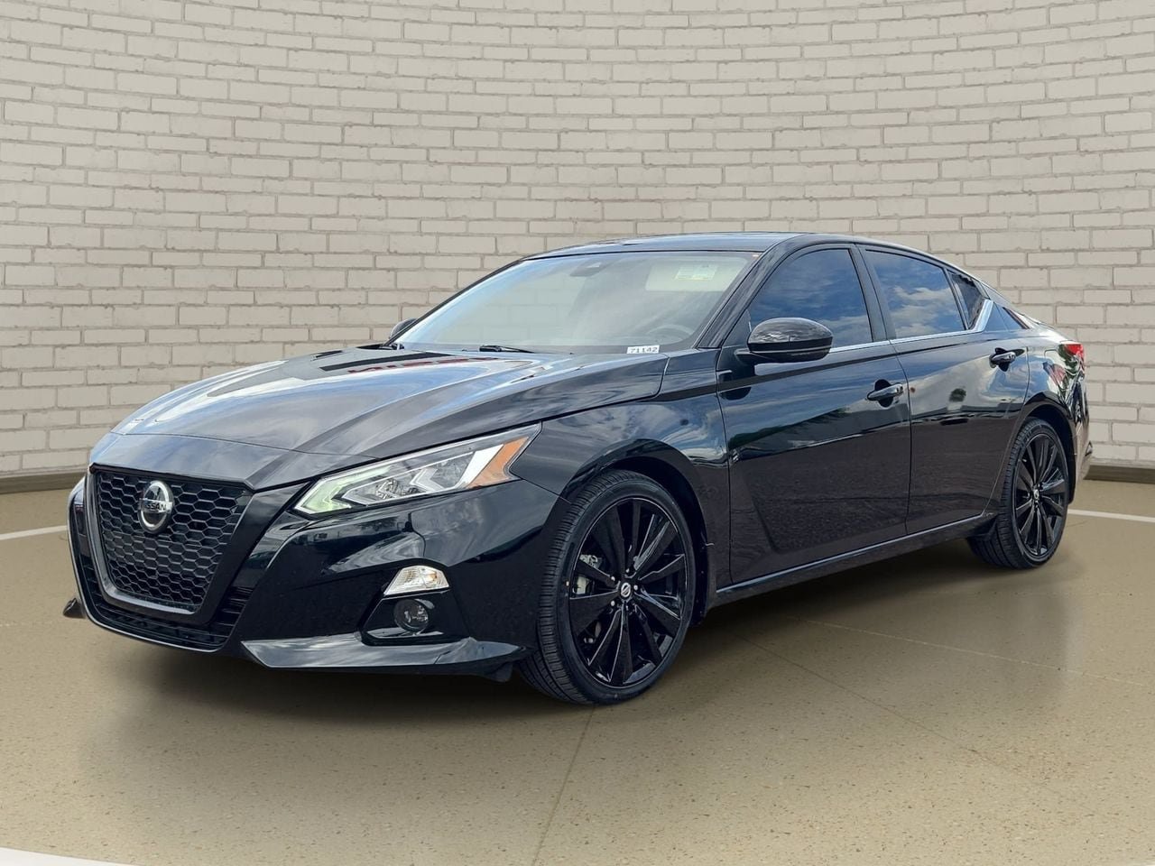 Certified 2022 Nissan Altima 2.5 SR w/ Midnight Edition Package FWD image 1